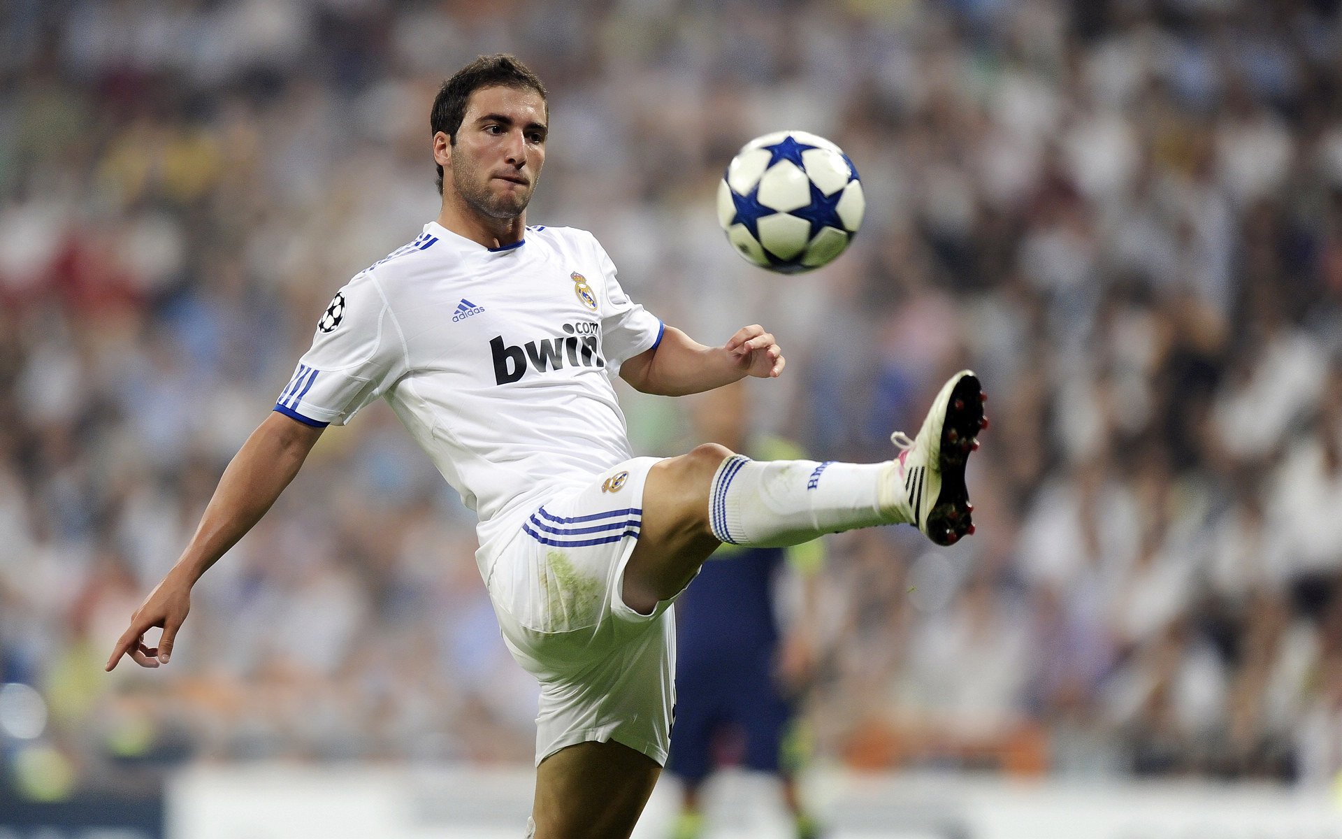 布鲁诺·卡博克洛在巴黎奥运会小组赛中砍下33分，17个篮板，43个效率值